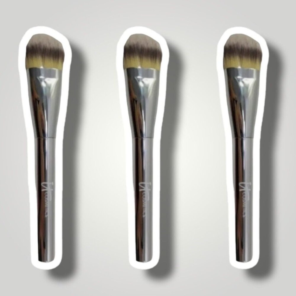 3 IT COSMETICS HEAVENLY LUXE BRUSH SENSITIVE- REGULAR SKIN SEALED FAST FREE S&H